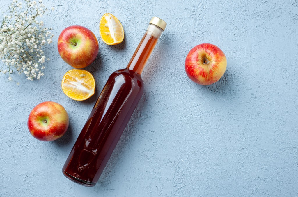 Ocet jabłkowy – czy warto stosować?